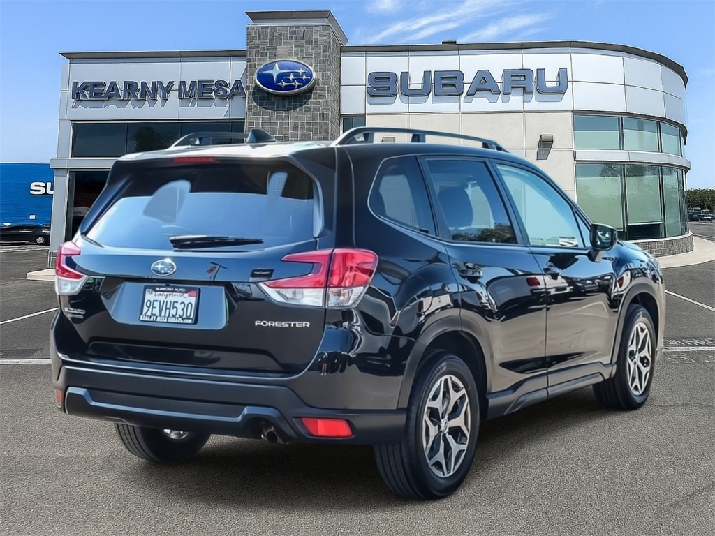 2023 Subaru Forester Premium photo 6