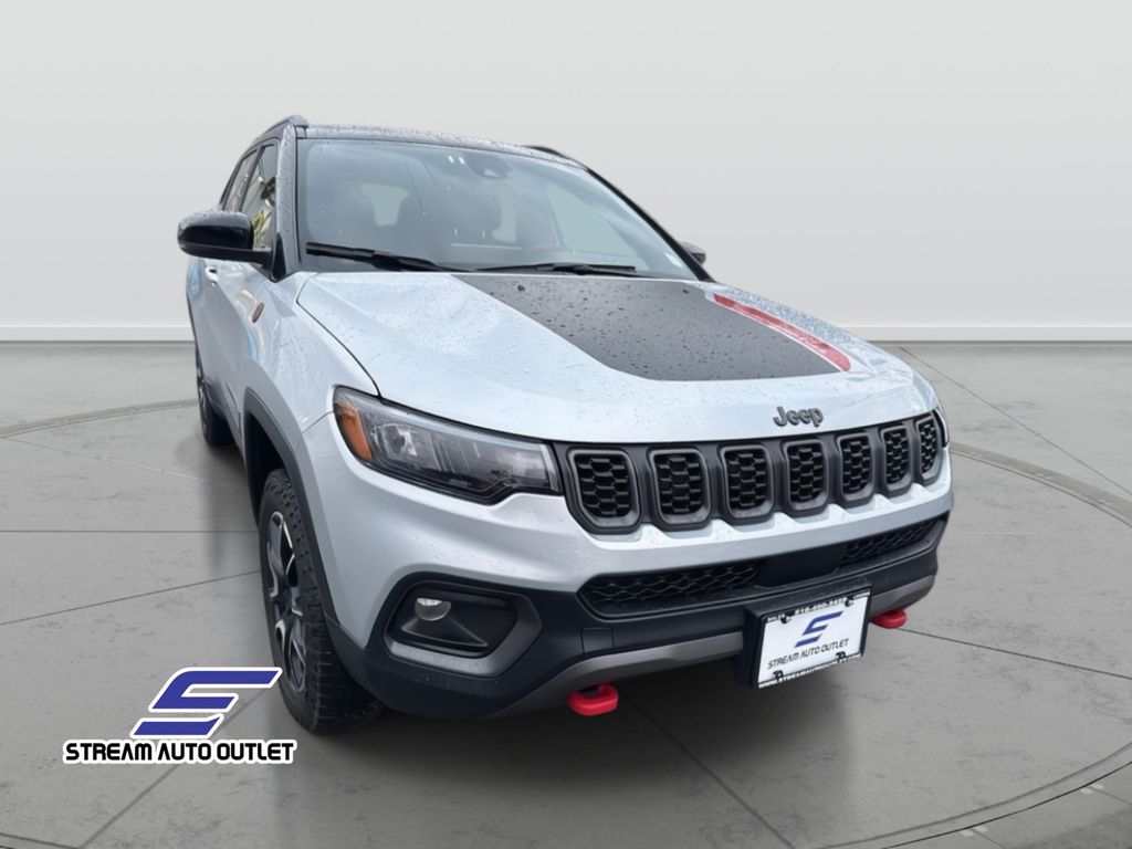 2024 Jeep Compass Trailhawk photo 2