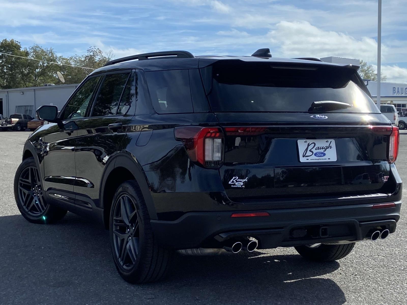 2025 Ford Explorer ST photo 3