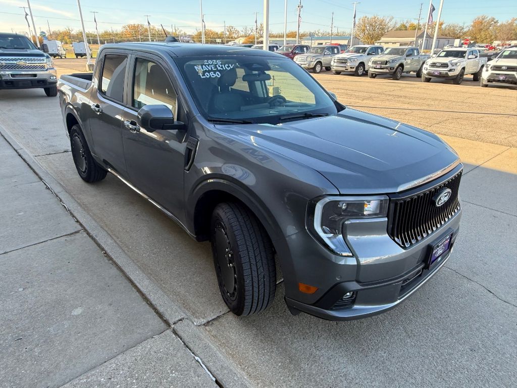 2025 Ford Maverick photo 3