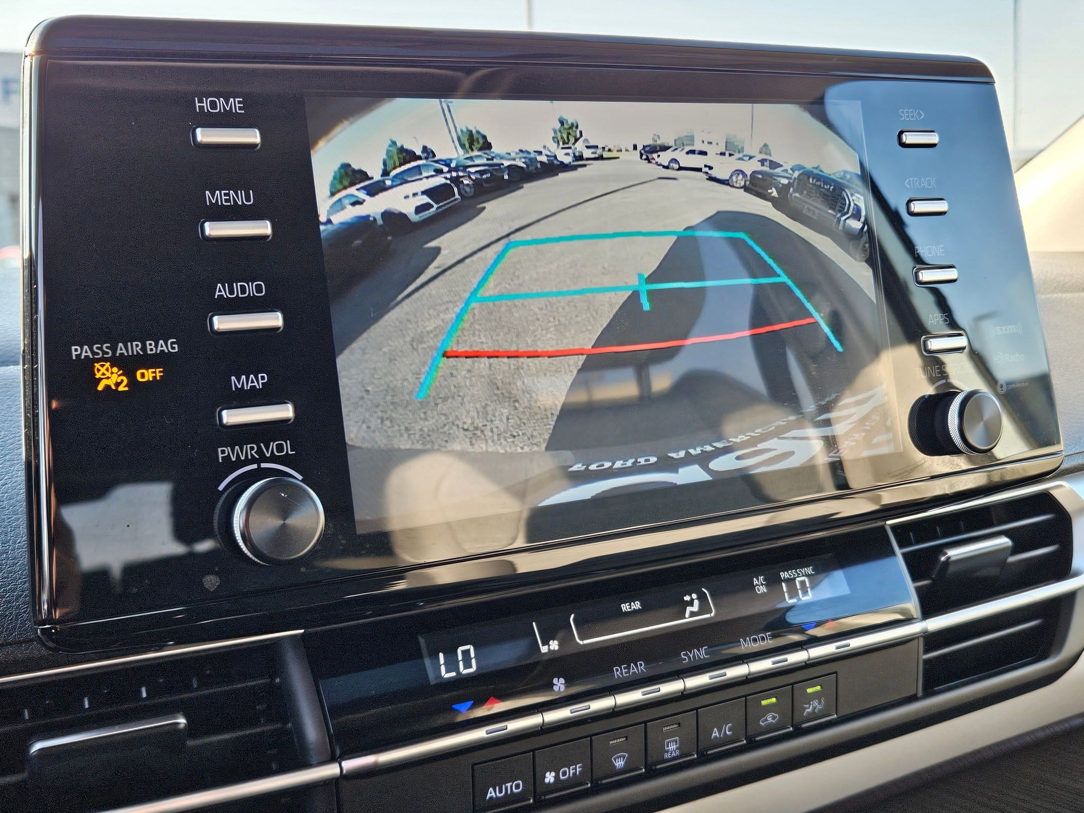 2023 Toyota Sienna LE photo 22
