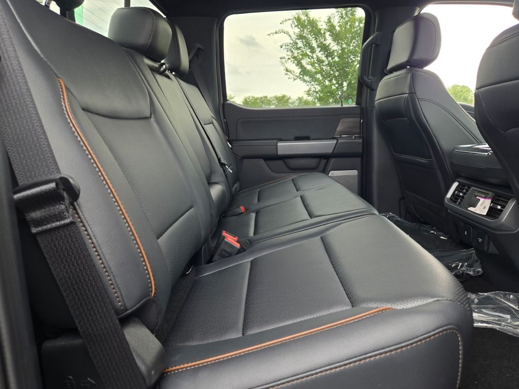 2025 Ford F-150 Lariat photo 9