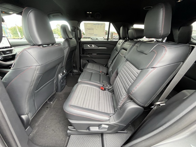 2025 Ford Explorer ST-Line photo 5
