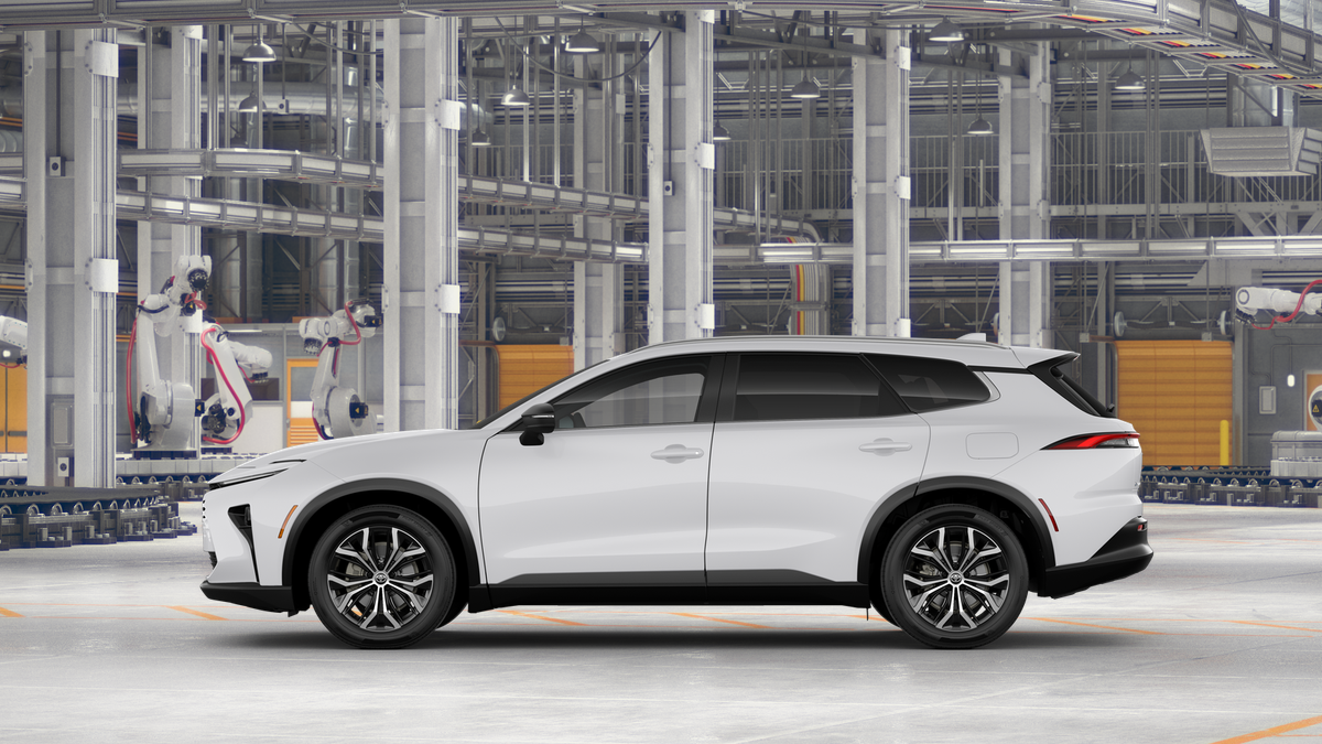 2025 Toyota Crown Signia XLE photo 2