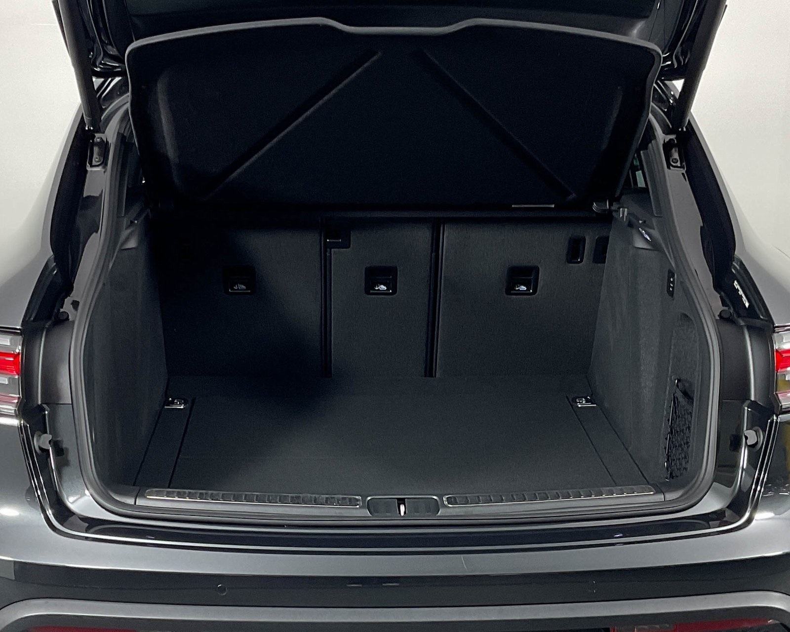 2025 Porsche Macan S photo 25