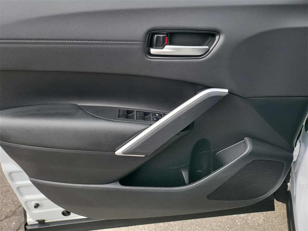 2024 Toyota Corolla Cross XLE photo 14