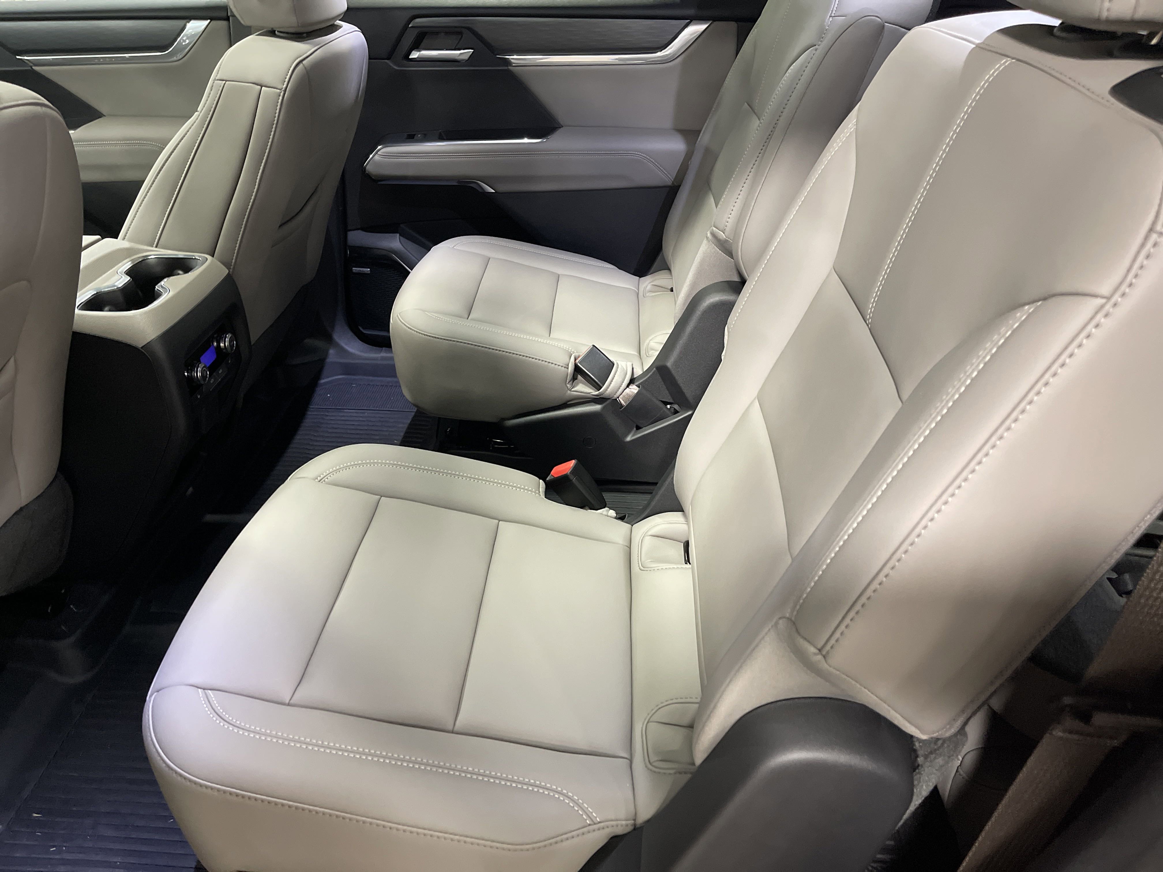 2025 Gmc Acadia Elevation photo 6