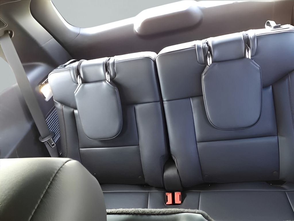 2025 Ford Explorer ST-Line photo 9