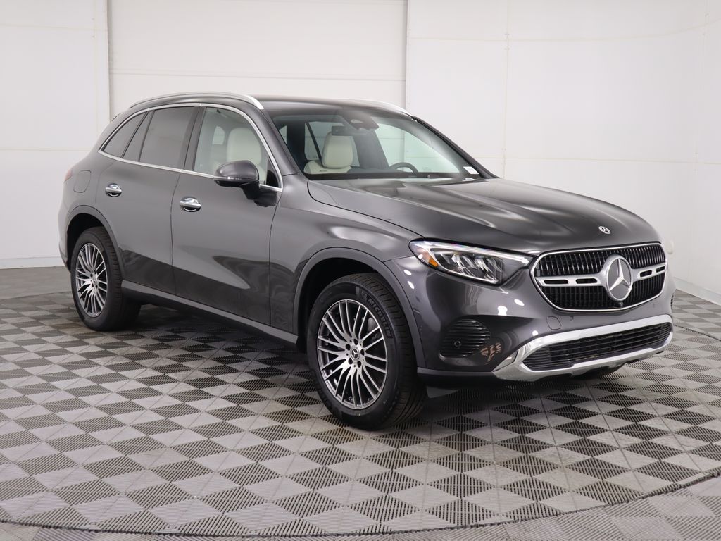 2026 Mercedes Benz GLC 300 4MATIC photo 3