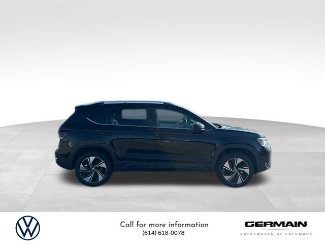 2025 Volkswagen Taos SE photo 2