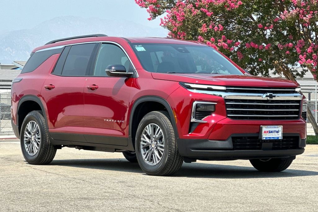 2026 Chevrolet Traverse photo 2