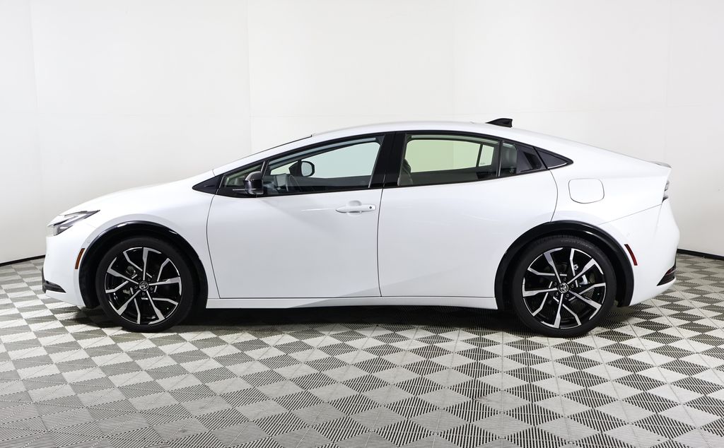 2024 Toyota Prius Prime XSE Premium photo 3