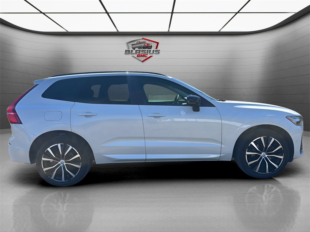 2024 Volvo XC60 B5 Plus photo 6
