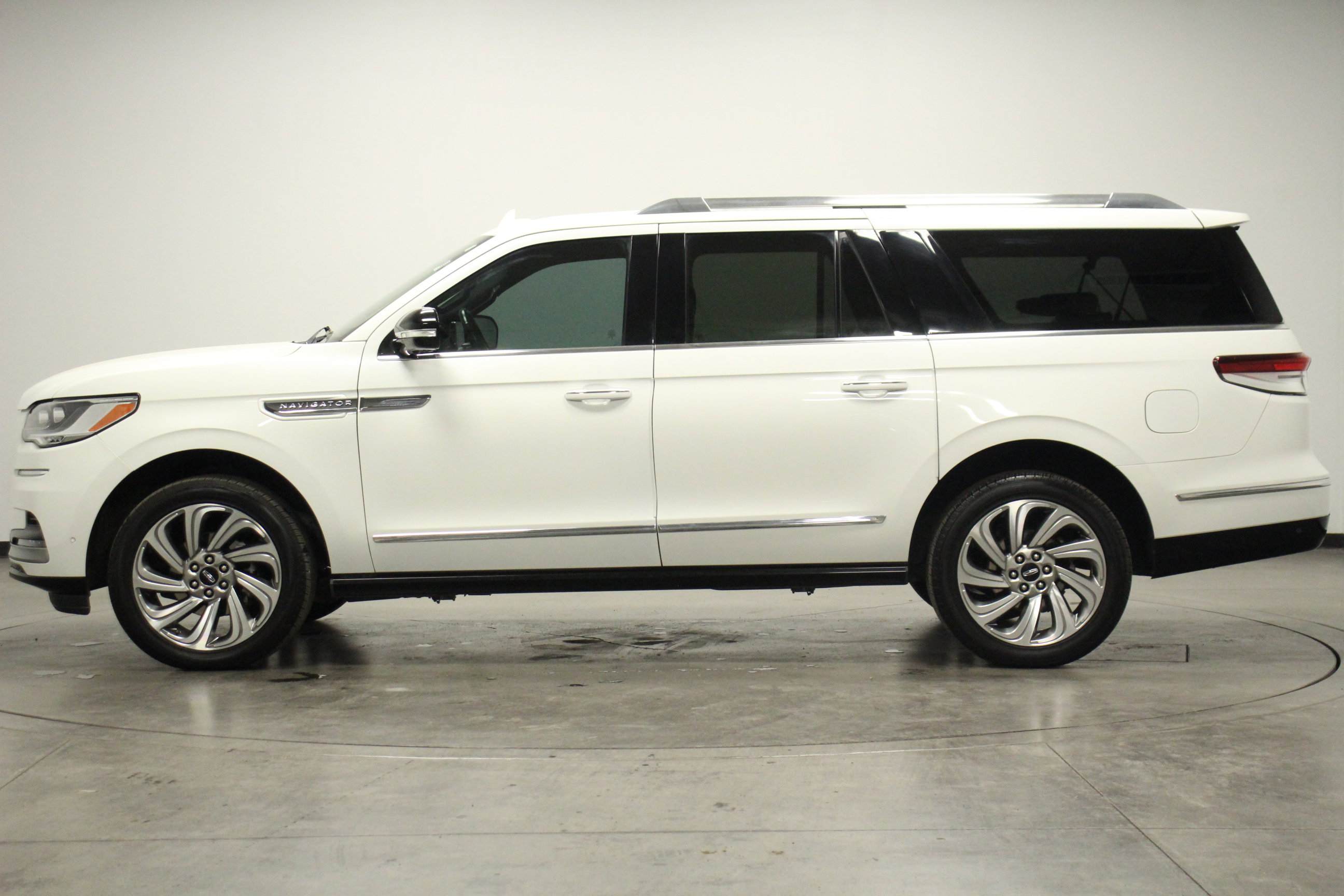 2023 Lincoln Navigator L Reserve photo 4
