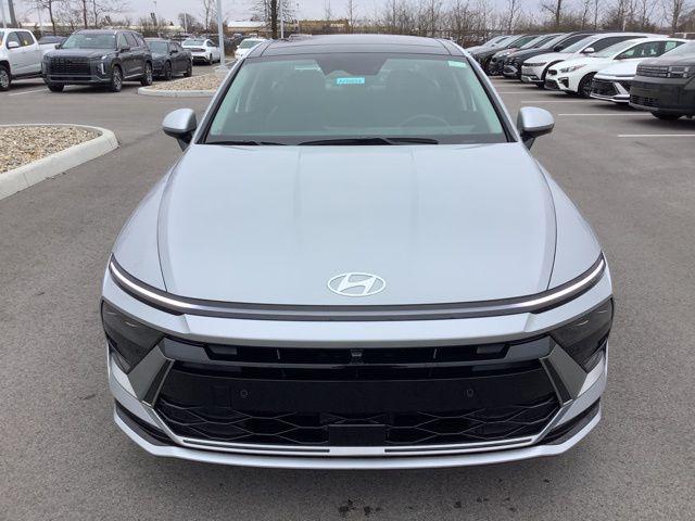 2025 Hyundai Sonata Hybrid Limited photo 2