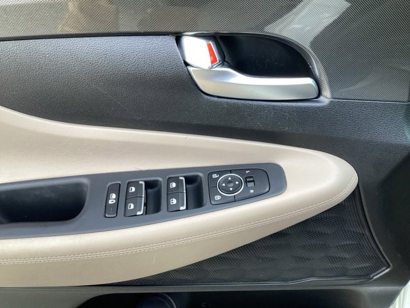 2022 Hyundai Santa Fe SEL photo 16
