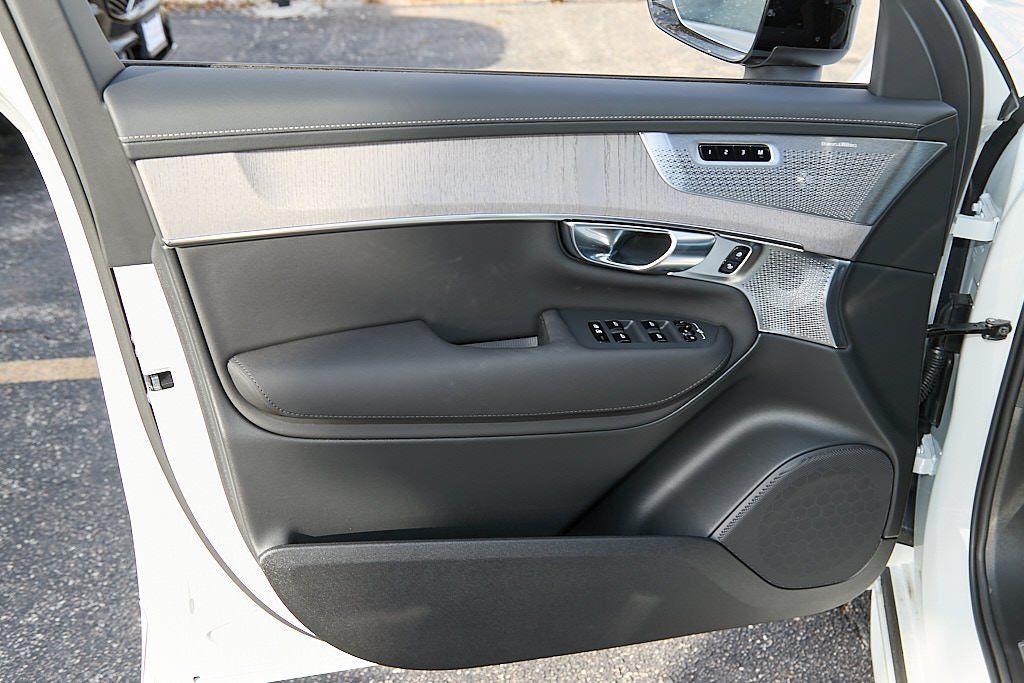 2026 VOLVO XC90 - Image 9