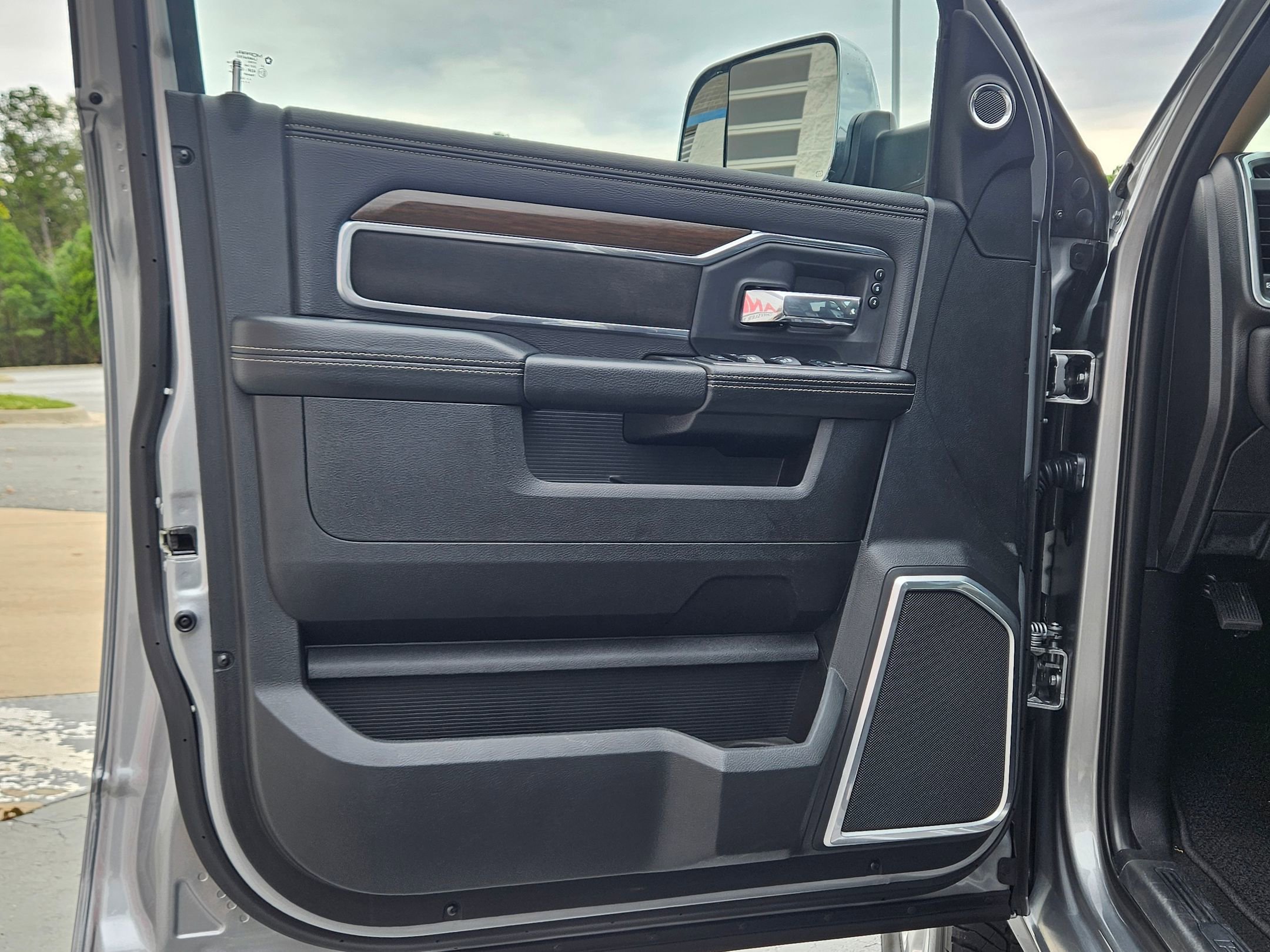 2022 Ram 2500 Laramie photo 17