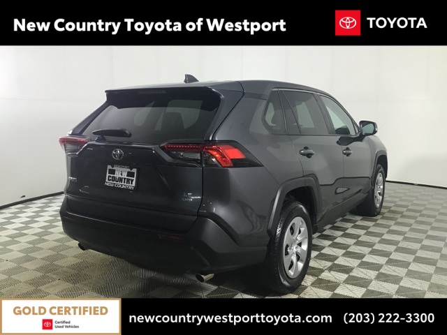 2023 Toyota RAV4 LE photo 6