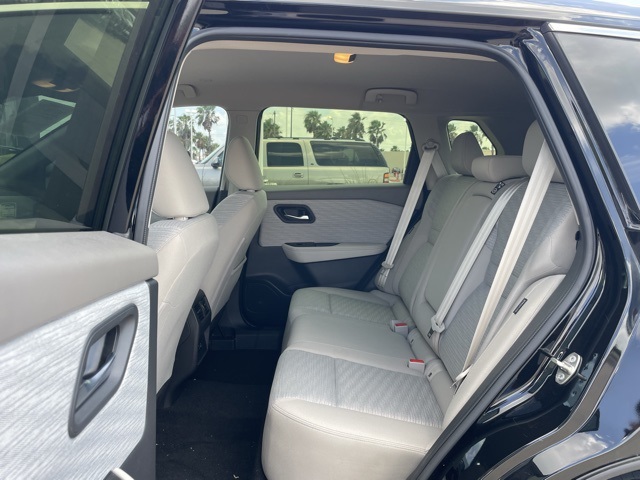 2023 Nissan Rogue SV photo 16