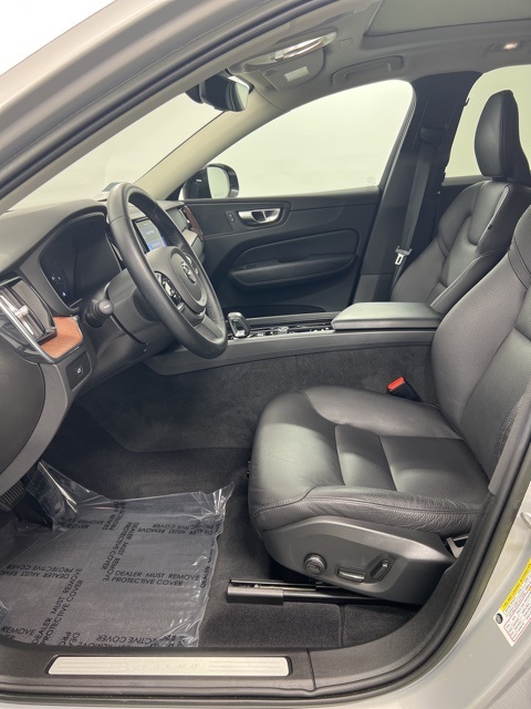 2023 Volvo XC60 B5 Plus photo 14