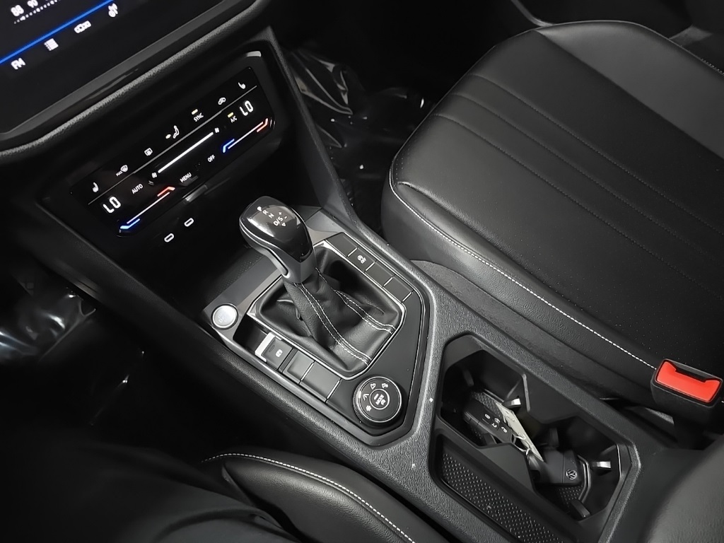 2022 Volkswagen Tiguan SE photo 26