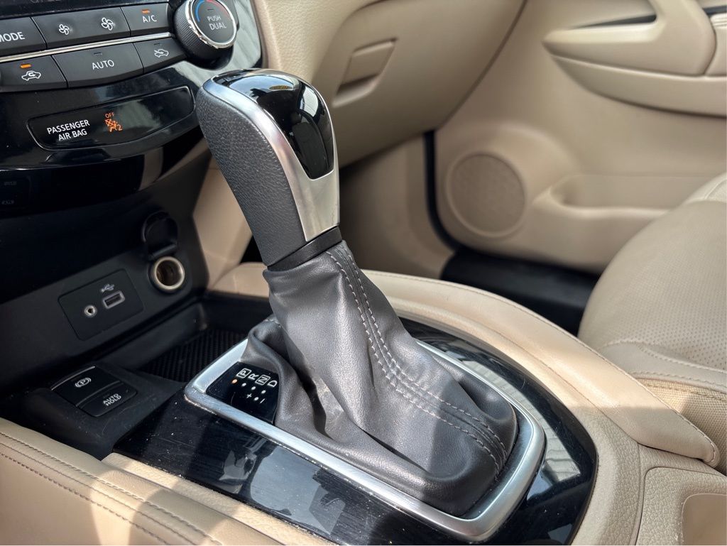 2020 Nissan Rogue SL photo 25