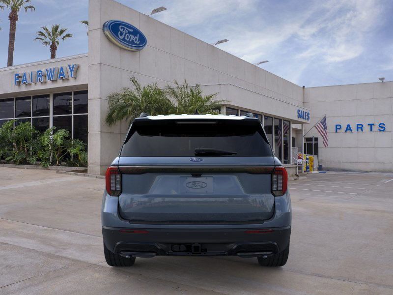 2025 Ford Explorer ST-Line photo 2