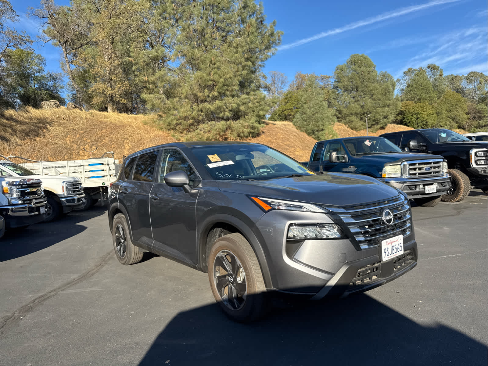 2024 Nissan Rogue SV photo 2