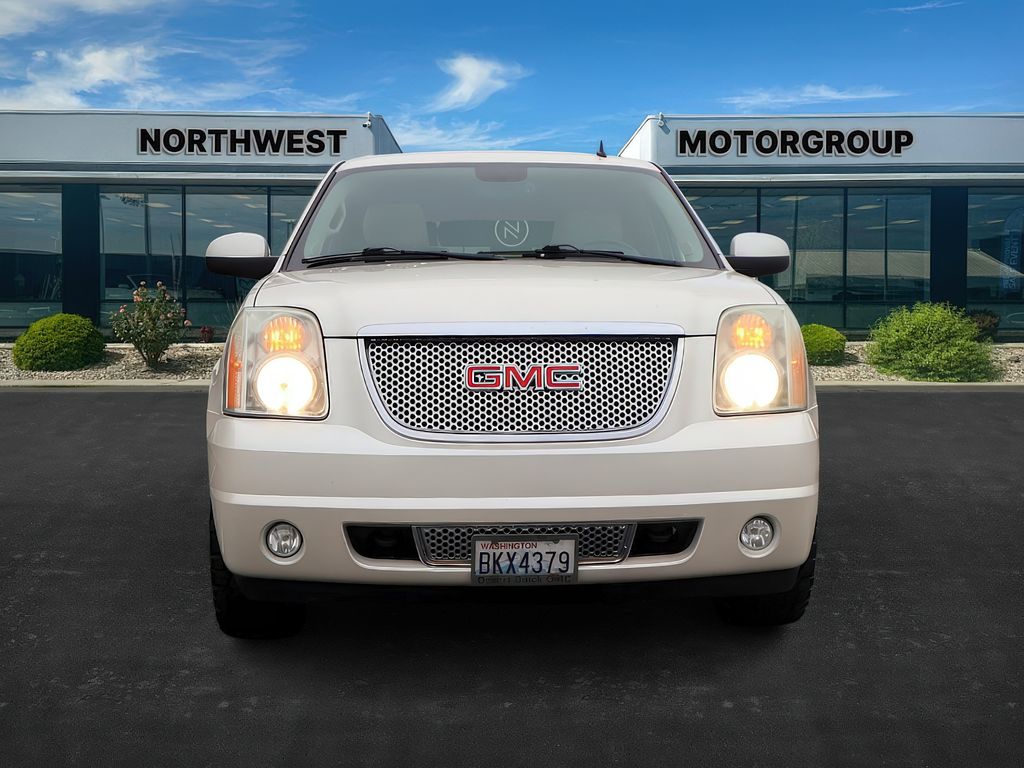 2011 Gmc Yukon 1500 Denali photo 2
