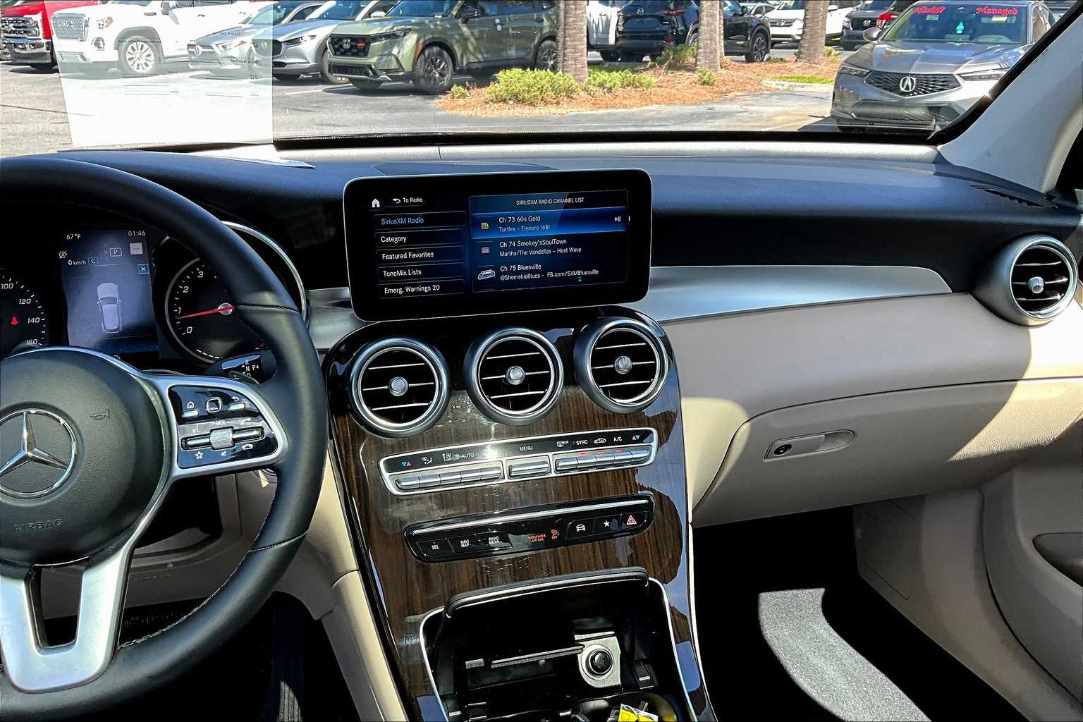 2021 Mercedes Benz GLC 300 photo 6