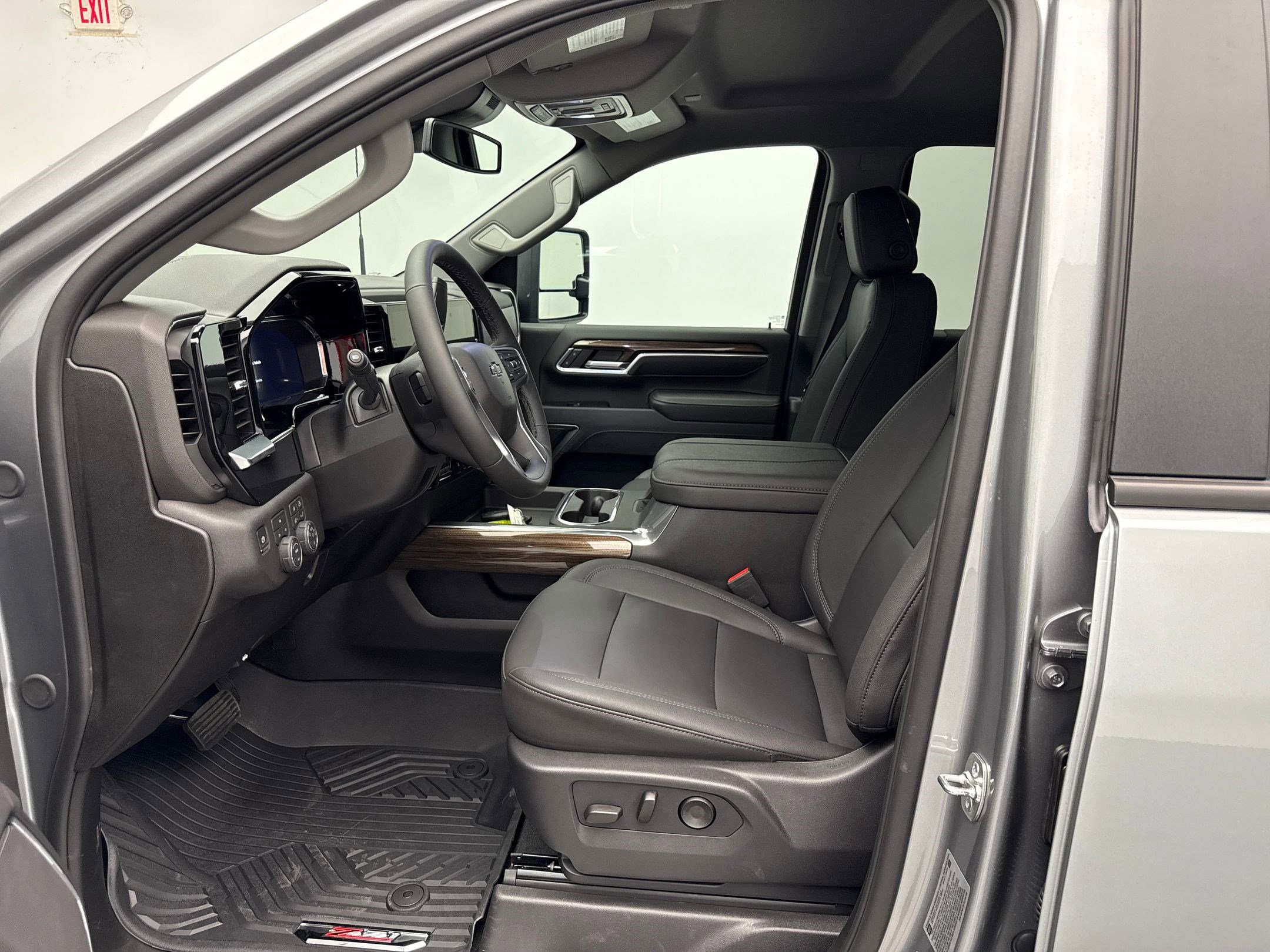 2026 Chevrolet Silverado 2500HD LT photo 5