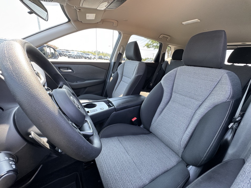 2022 Nissan Rogue SV photo 6