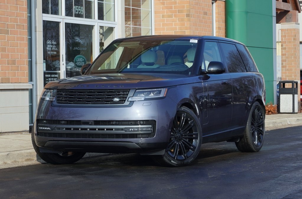 2026 Land Rover Range Rover SE's photo