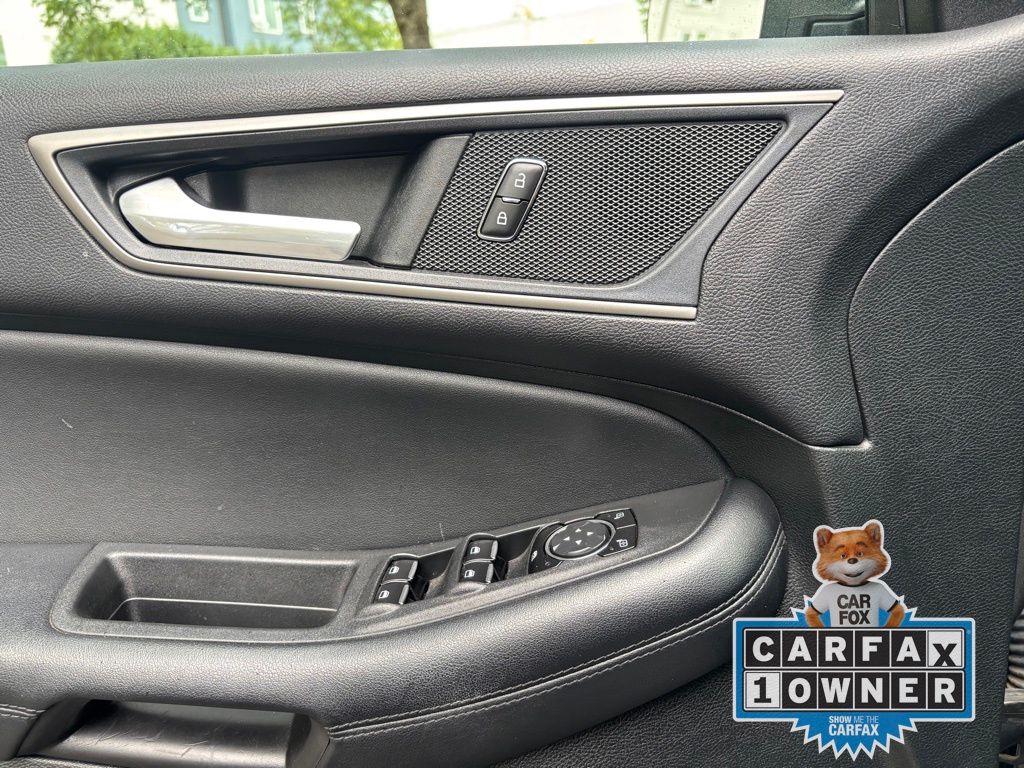 2022 Ford Edge SEL photo 19