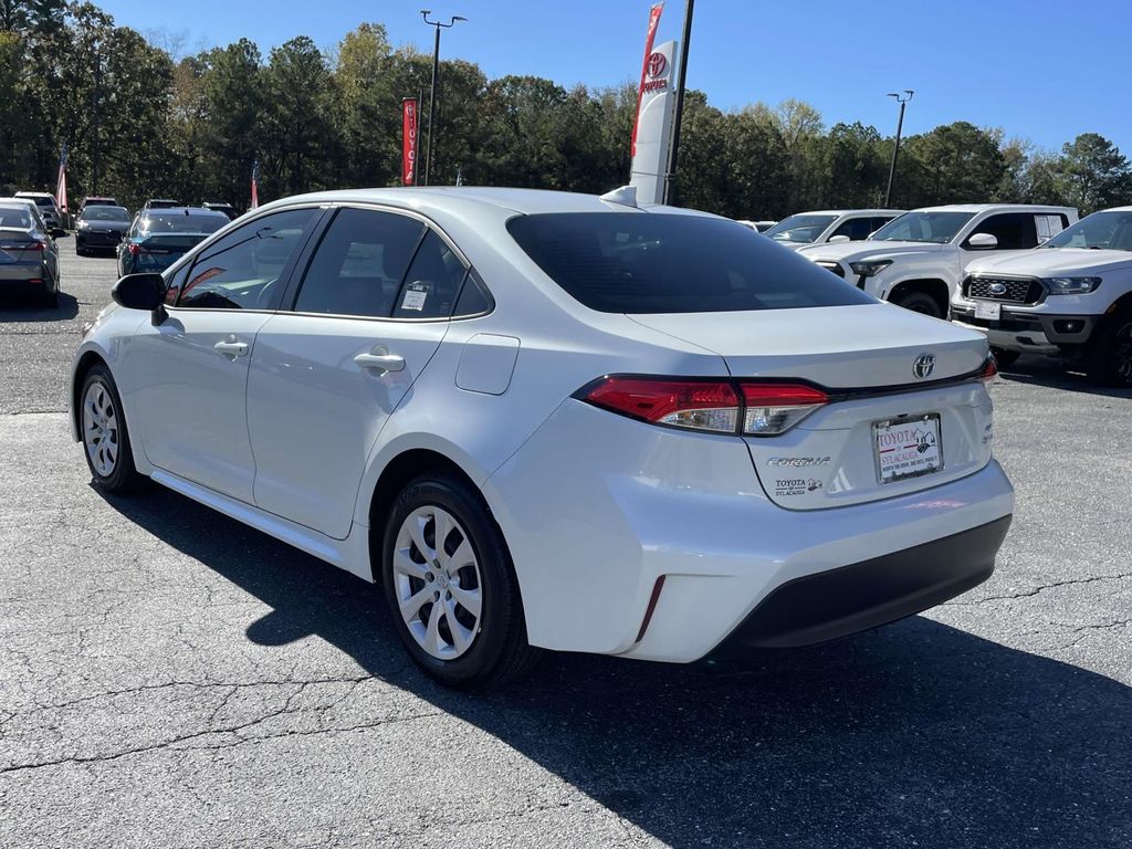 2025 Toyota Corolla Hybrid LE photo 4