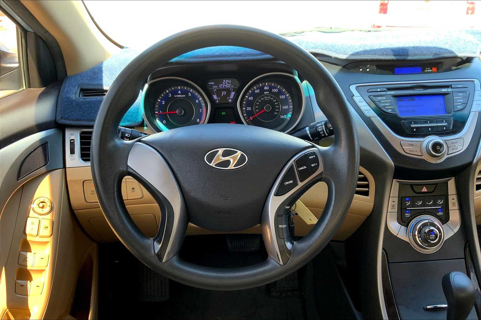 2013 Hyundai Elantra GLS photo 5