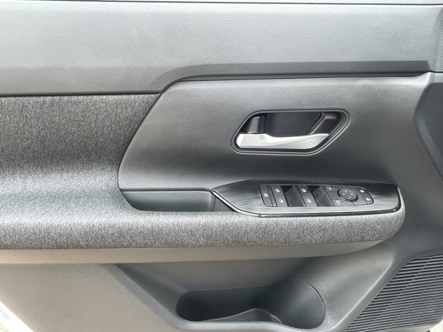 2025 Nissan Kicks SV photo 26