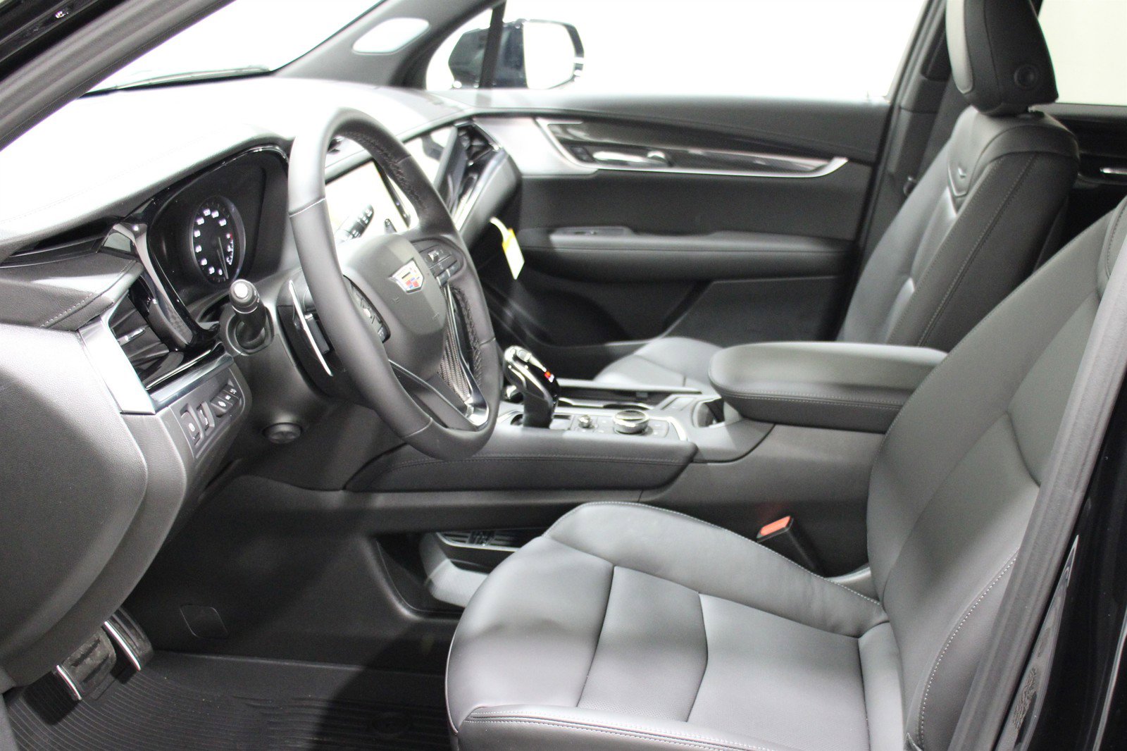 2025 Cadillac XT6 Sport photo 3