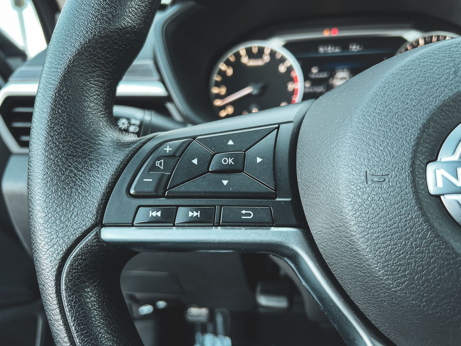2023 Nissan Altima 2.5 SV photo 21