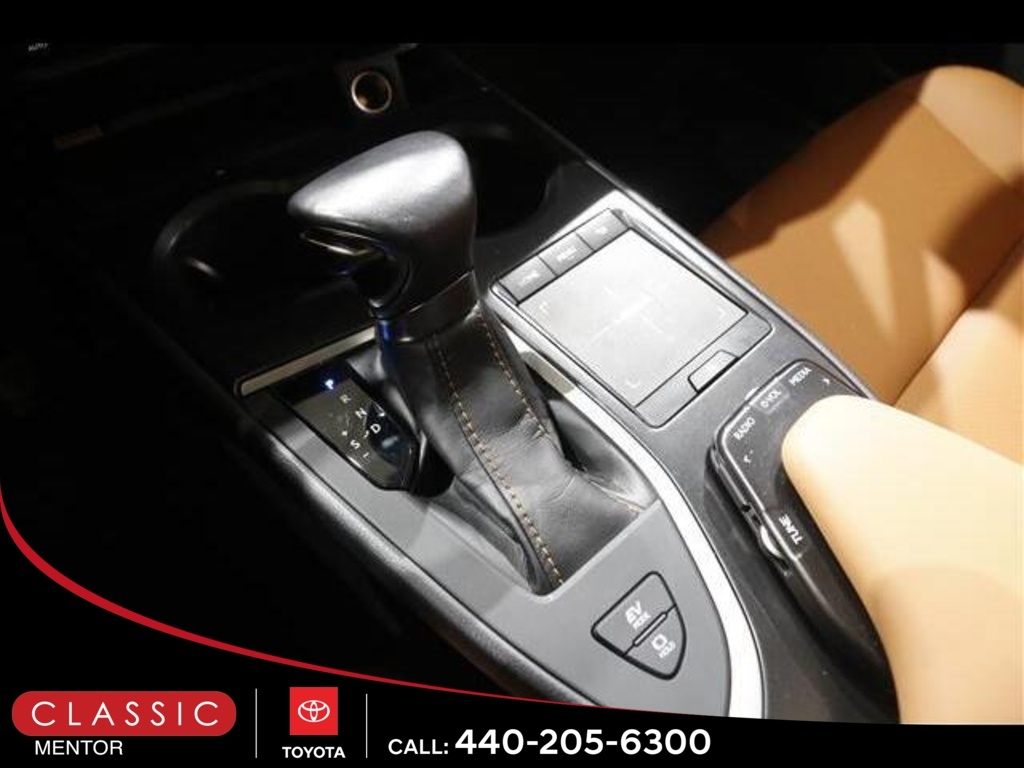 2020 Lexus UX 250h Premium photo 15