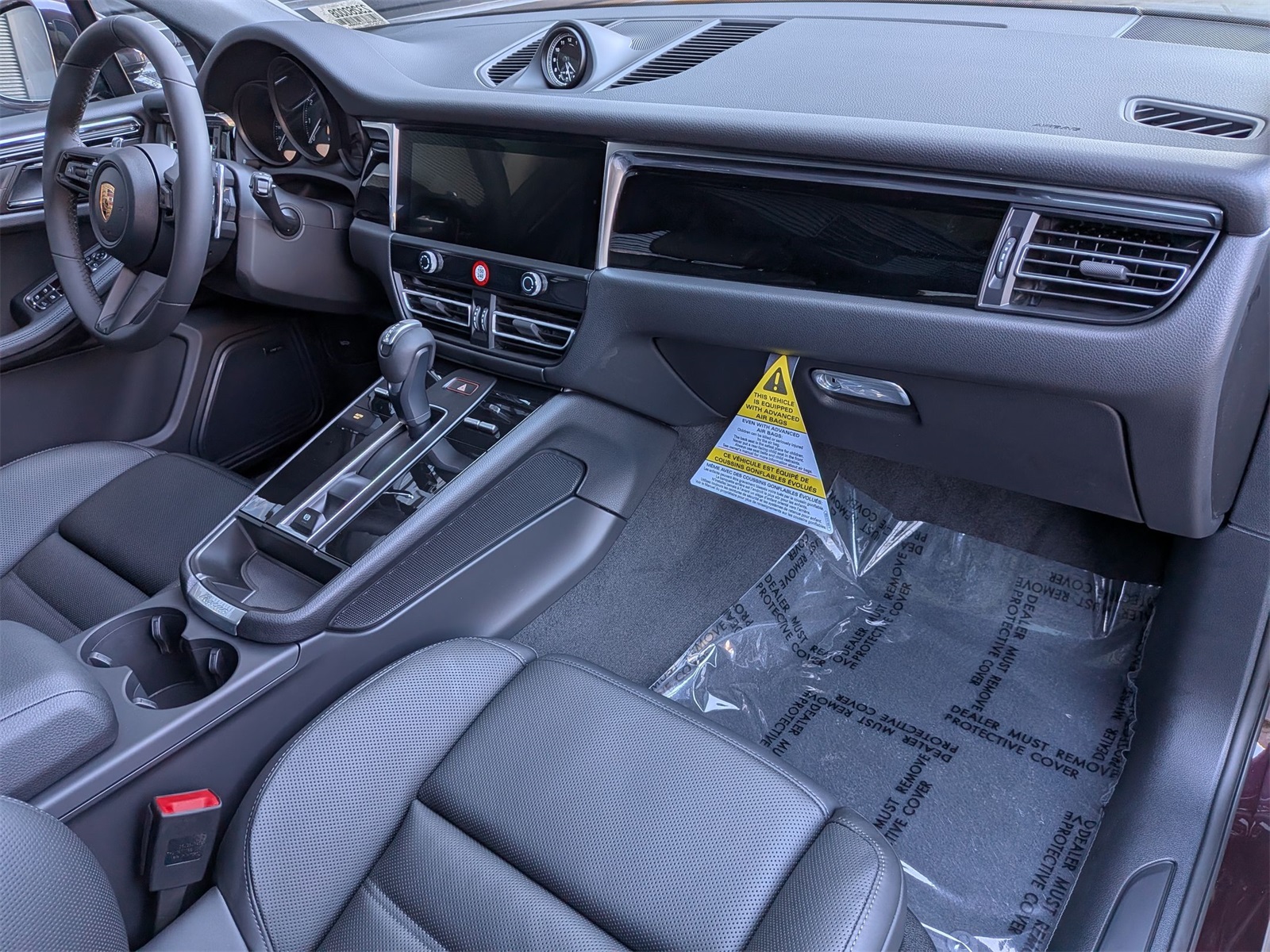2026 Porsche Macan T photo 25