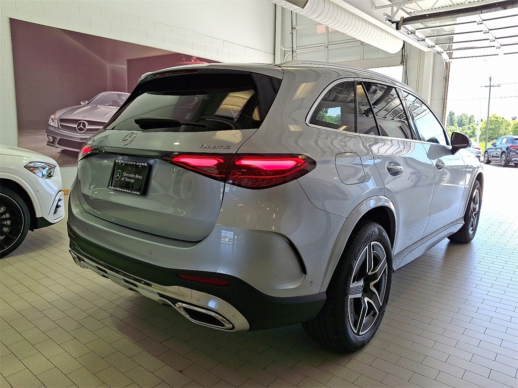 2025 Mercedes Benz GLC 350e 4MATIC photo 3