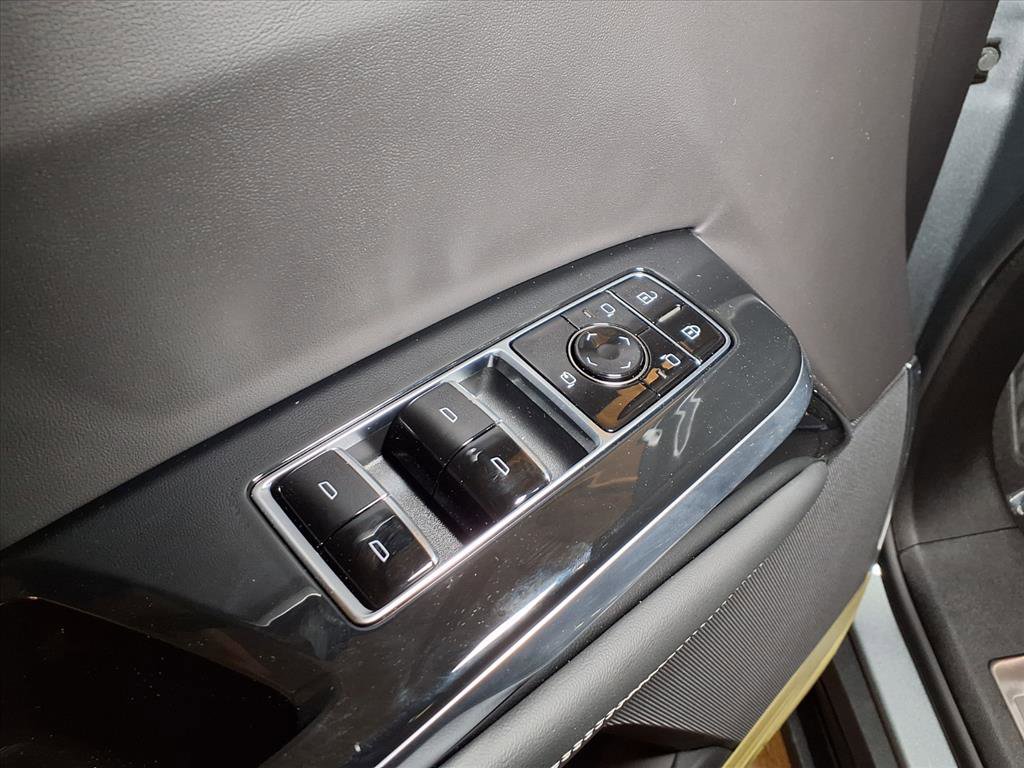 2025 Cadillac Escalade ESV Premium Luxury Platinum photo 13