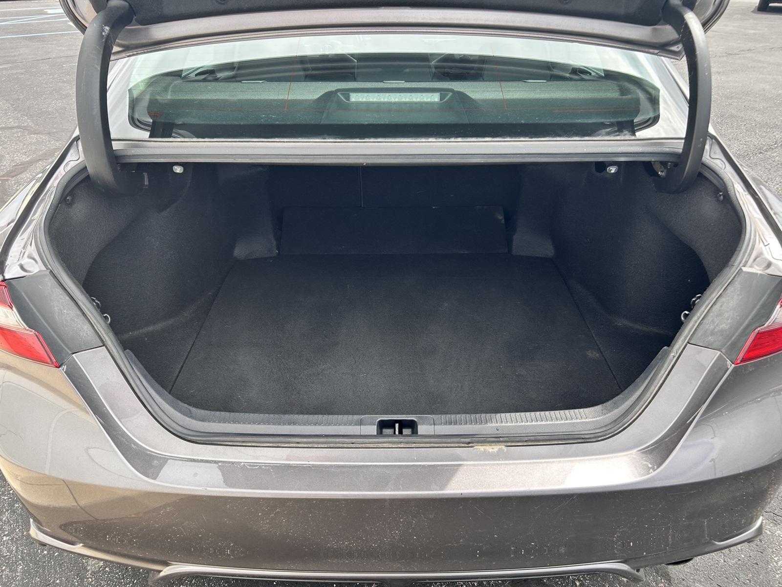 2022 Toyota Camry SE photo 9