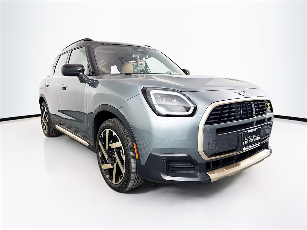 2025 MINI Countryman SE's photo
