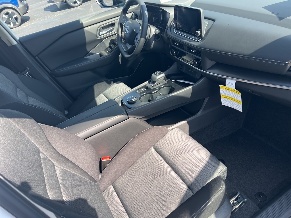 2026 Nissan Rogue SV photo 4
