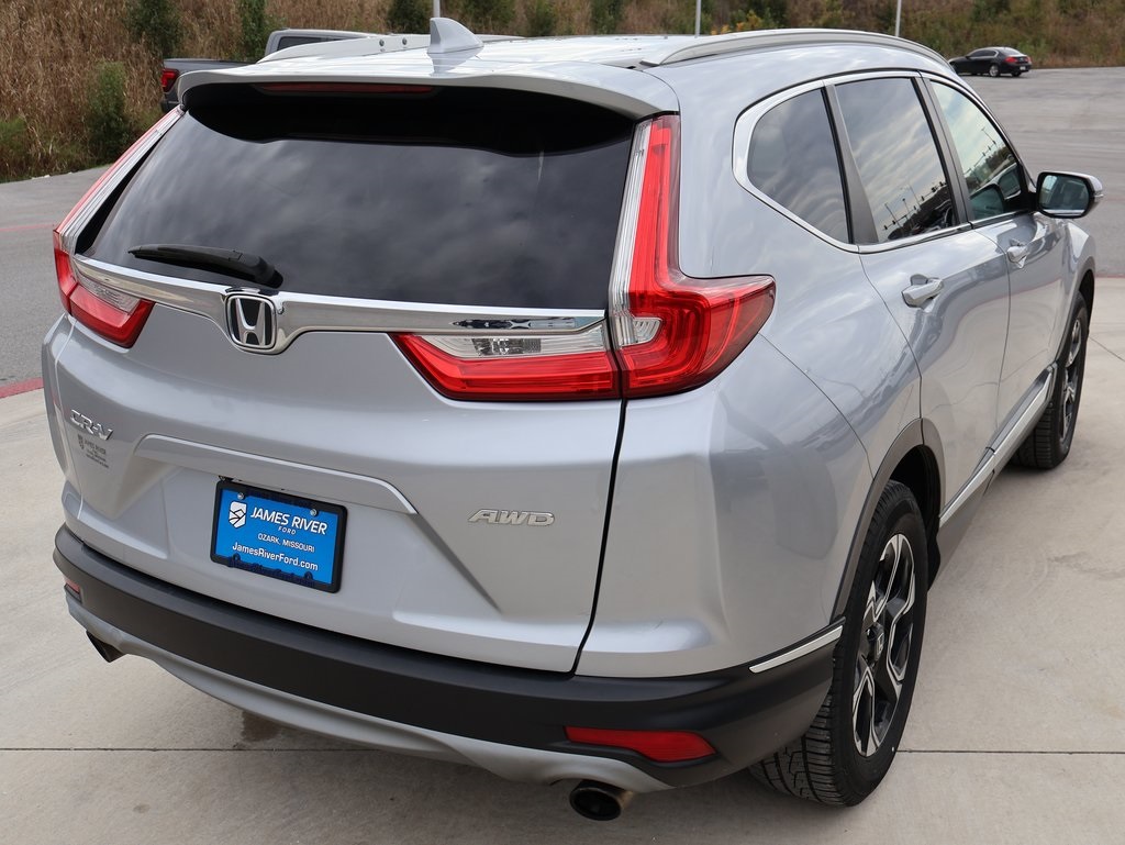 2017 Honda CR-V Touring photo 3