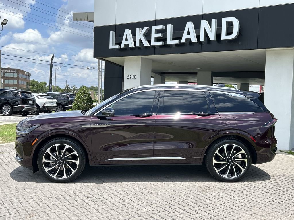2024 Lincoln Nautilus Black Label photo 3