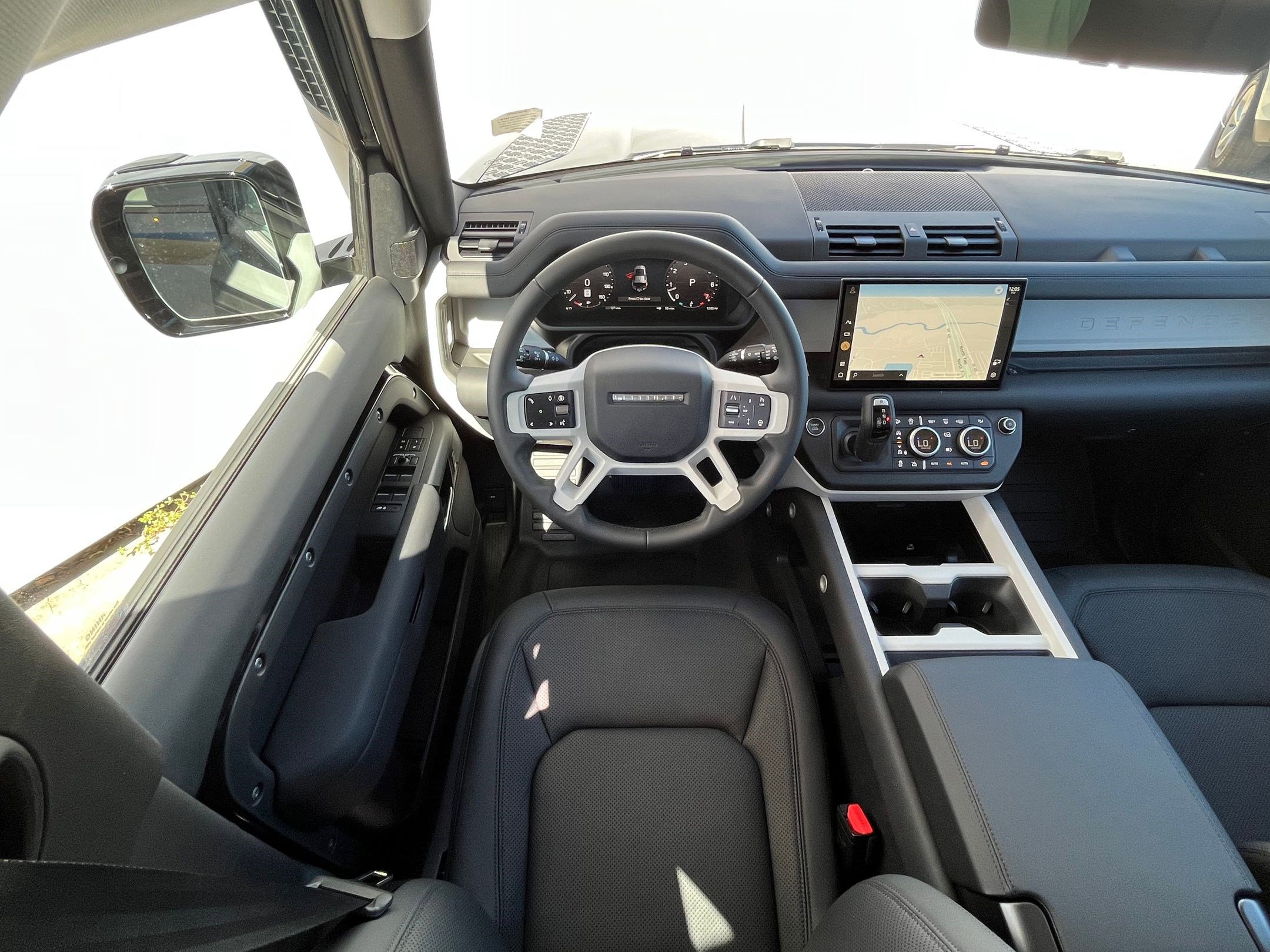 2025 Land Rover Defender 110 S photo 4